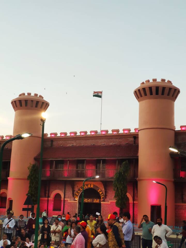 यावर्षी देखील अंदमानात 21 मार्चला शरद पोंक्षे आणि त्यांचे 100 सहप्रवासी पोहचले होते. पण वादळाची शक्यता वर्तवण्यात आली होती आणि पाऊसही सुरू झाला होता.