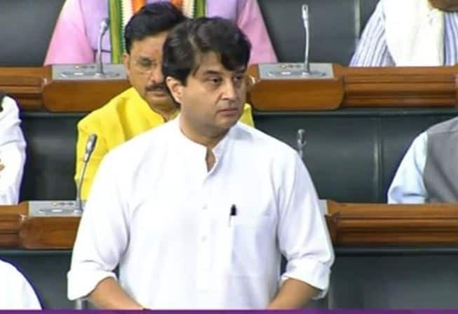 Jyotiraditya scindia said in parliament that more women pilots in India than anywhere in world' ਦੁਨੀਆ ਦੇ ਕਿਸੇ ਵੀ ਦੇਸ਼ ਨਾਲੋਂ ਭਾਰਤ 'ਚ ਸਭ ਤੋਂ ਵੱਧ ਮਹਿਲਾ ਪਾਇਲਟਸ - ਕੇਂਦਰੀ ਮੰਤਰੀ ਸਿੰਧੀਆ ਨੇ ਕੀਤਾ ਦਾਅਵਾ