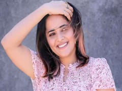 Anasuya Bharadwaj Photos: పూల గౌనులో అనసూయ హొయలు