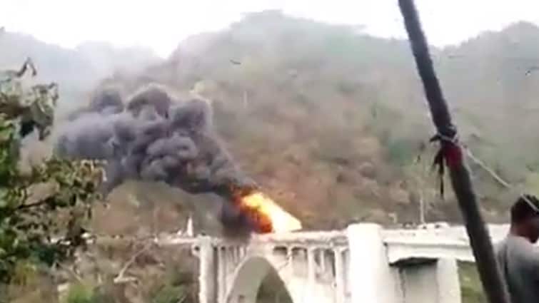 Darjeeling, massive blast in sevoke coronation bridge due to film shooting, locals reacts, sparks controversy Darjeeling News: সাতসকালে সেবক ব্রিজে বিস্ফোরণ, অভিযোগের তির শ্যুটিং দলের দিকে