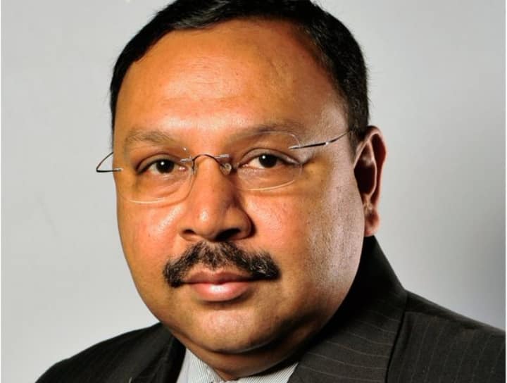 योगी आदित्यनाथ के शपथ ग्रहण समारोह में उद्योगपति तन्मय चक्रवर्ती को न्योता दिया गया है जो टाटा ग्रुप की तरफ से शामिल होंगे.