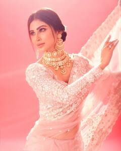 रानी सा अवतार...ऊपर से ये नौलखा हार, मौनी रॉय का लुक कर रहा है दर्शकों के दिलो पर वार