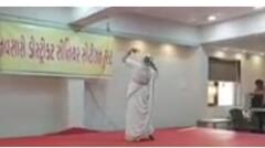 નવસારીઃ 74 વર્ષીય વૃદ્ધા જશોદાબેન ઝૂમ્યા ઢોલીડાના તાલે, વીડિયો થયો વાયરલ