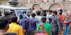 Paschim Medinipore: বেআইনি মদের ঠেক থেকে গ্রেফতার, আবগারি দফতরের গাড়ি ঘিরে বিক্ষোভ