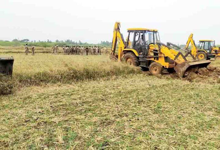 Recovery of 120 acres of state-owned land near Trichy that had been occupied for 30 years திருச்சி: 30 ஆண்டுகளாக ஆக்கிரமிப்பு: அரசுக்கு சொந்தமான 120 ஏக்கர்  நிலம் மீட்பு