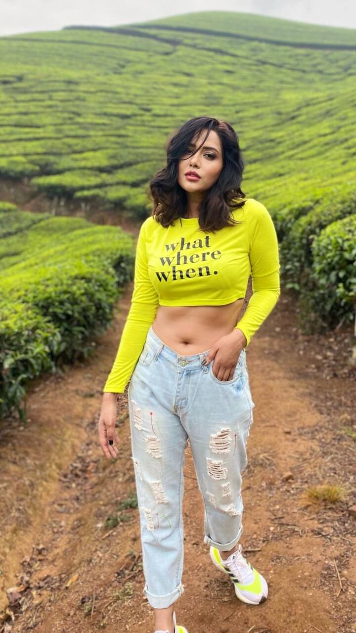 உன்னை போலவே நான் இங்கே...மயங்கி கிறங்கி தான் போனேனே...