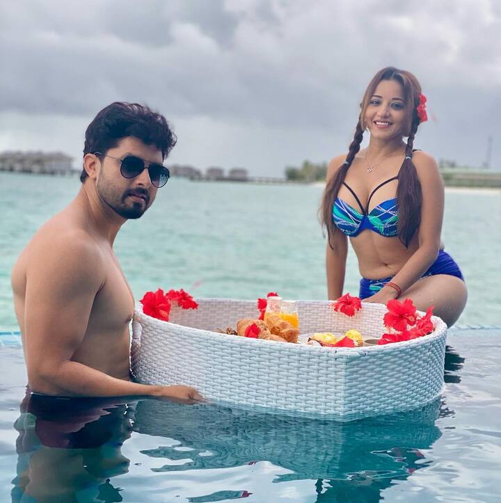 यूं तो आप सब जानते हैं कि इन दिनों मोनालिसा स्टार प्लस के शो स्मार्ट जोड़ी में पति विक्रांत के साथ धमाल मचाती नजर आ रही हैं