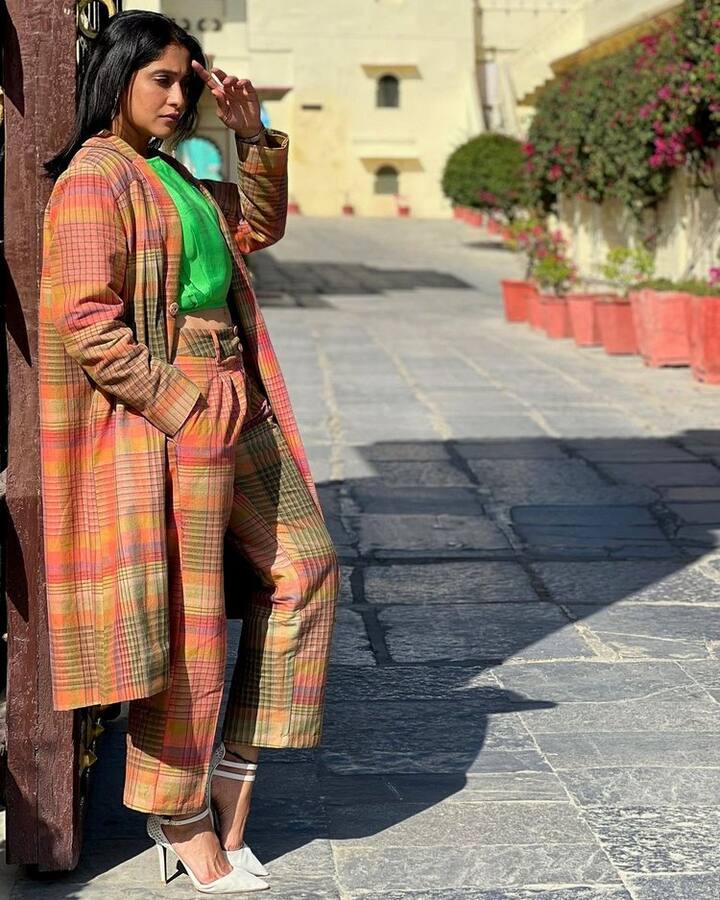 రెజీనా హాట్ అండ్ స్టైలిష్ లుక్, ఫొటోలు వైరల్ (Photo Courtesy: Regina Instagram)