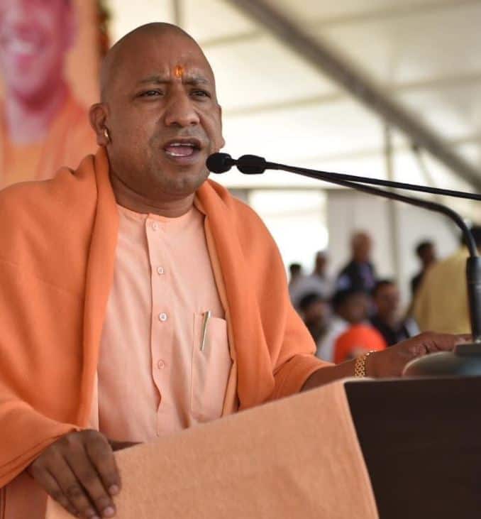 यूपी के दूसरी बार सीएम बने योगी आदित्यनाथ को ट्रैवलिंग अलाउंस भी मिलता है. इसके तहत वे 52 हजार रुपए पाते हैं. बाकी का रुपया अन्य अलाउंस के तौर पर उन्हें मिलता है.