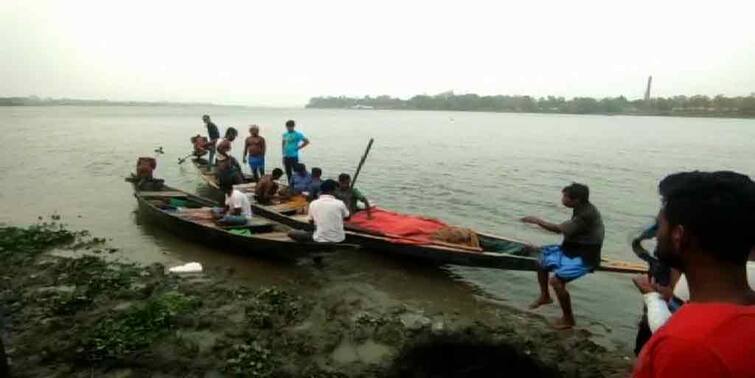 Chinchura youth drown at Ganges while bathing with friends Chinchura News: বন্ধুদের সঙ্গে গঙ্গায় স্নান করতে নেমে নিখোঁজ যুবক