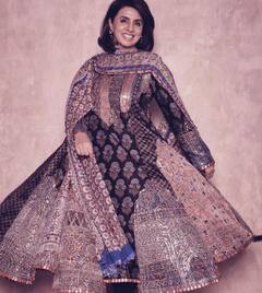 'ਸਾਵਨ ਮੇ ਲਗ ਗਈ ਆਗ' 'ਤੇ ਨੀਤੂ ਕਪੂਰ ਨੇ ਸਟੇਜ 'ਤੇ ਲਾਈ ਅੱਗ, ਜ਼ਬਰਦਸਤ ਡਾਂਸ ਦੇਖ ਫੈਨਜ਼ ਹੋਏ ਦੀਵਾਨੇ