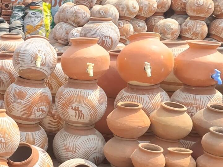 Jabalpur respect of earthen pots returned after two years benefits also in Vastu Shastra ANN Jabalpur: बाकी सब बकवास, प्यास तो मिट्टी के मटके ही बुझाते हैं! वास्तु शास्त्र में बताए गए हैं ये फायदे