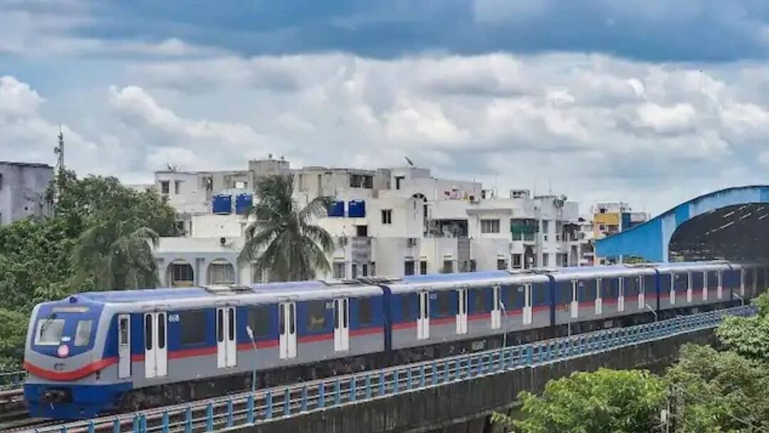 Sealdah East-West Metro: পয়লা বৈশাখেই উপহার? ইস্ট-ওয়েস্ট ছুটবে শিয়ালদহ পর্যন্ত Kolkata, east west metro may run up to sealdah from bengali new year, green signal from crs Sealdah East-West Metro: পয়লা বৈশাখেই উপহার? ইস্ট-ওয়েস্ট ছুটবে শিয়ালদহ পর্যন্ত