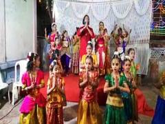 watch video | மேடையில் நடனமாடிக் கொண்டிருந்தபோதே உயிரிழந்த பரதநாட்டிய கலைஞர்!