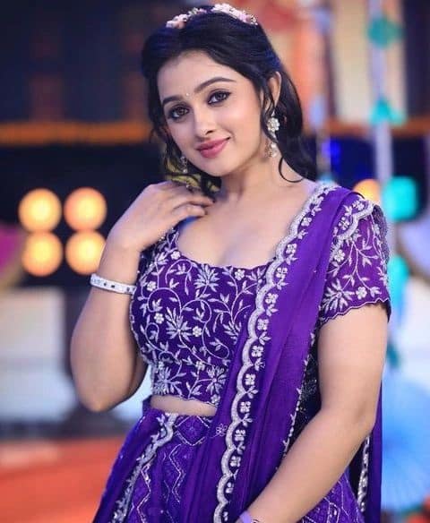 అగ్నిసాక్షి సీరియల్ లో గౌరీగా ప్రేక్షకుల మనసులో చోటు సంపాదించుకున్న అందమైన అమ్మాయి ఇప్పుడు కస్తూరి సీరియల్ తో మురిపిస్తోంది. ఆమె పేరు ఐశ్వర్య పిస్సే.