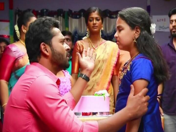 bharathi kannama serial new promo goes viral on social media! வானமோ நீலம்.. நீதான் என் பாலம்.. பொறுமையை சோதிக்கும் பாரதி கண்ணம்மா.. கலாய்க்கும் நெட்டிசன்கள்..