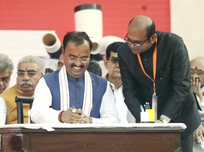 कैबिनेट मंत्रियों में सूर्य प्रताप शाही, सुरेश कुमार खन्ना, स्वतंत्र देव सिंह (भाजपा प्रदेश अध्यक्ष व एमएलसी), बेबी रानी मौर्य, लक्ष्मी नारायण चौधरी, जयवीर सिंह, धर्मपाल सिंह, नंद गोपाल गुप्ता नंदी, भूपेंद्र चौधरी, अनिल राजभर, जितिन प्रसाद, राकेश सचान, अरविंद कुमार शर्मा, योगेंद्र उपाध्याय के अलावा सहयोगी दल अपना दल (एस) के कार्यकारी अध्यक्ष आशीष पटेल और निर्बल इंडियन शोषित हमारा आम दल (निषाद) के प्रमुख संजय निषाद ने शपथ ली.