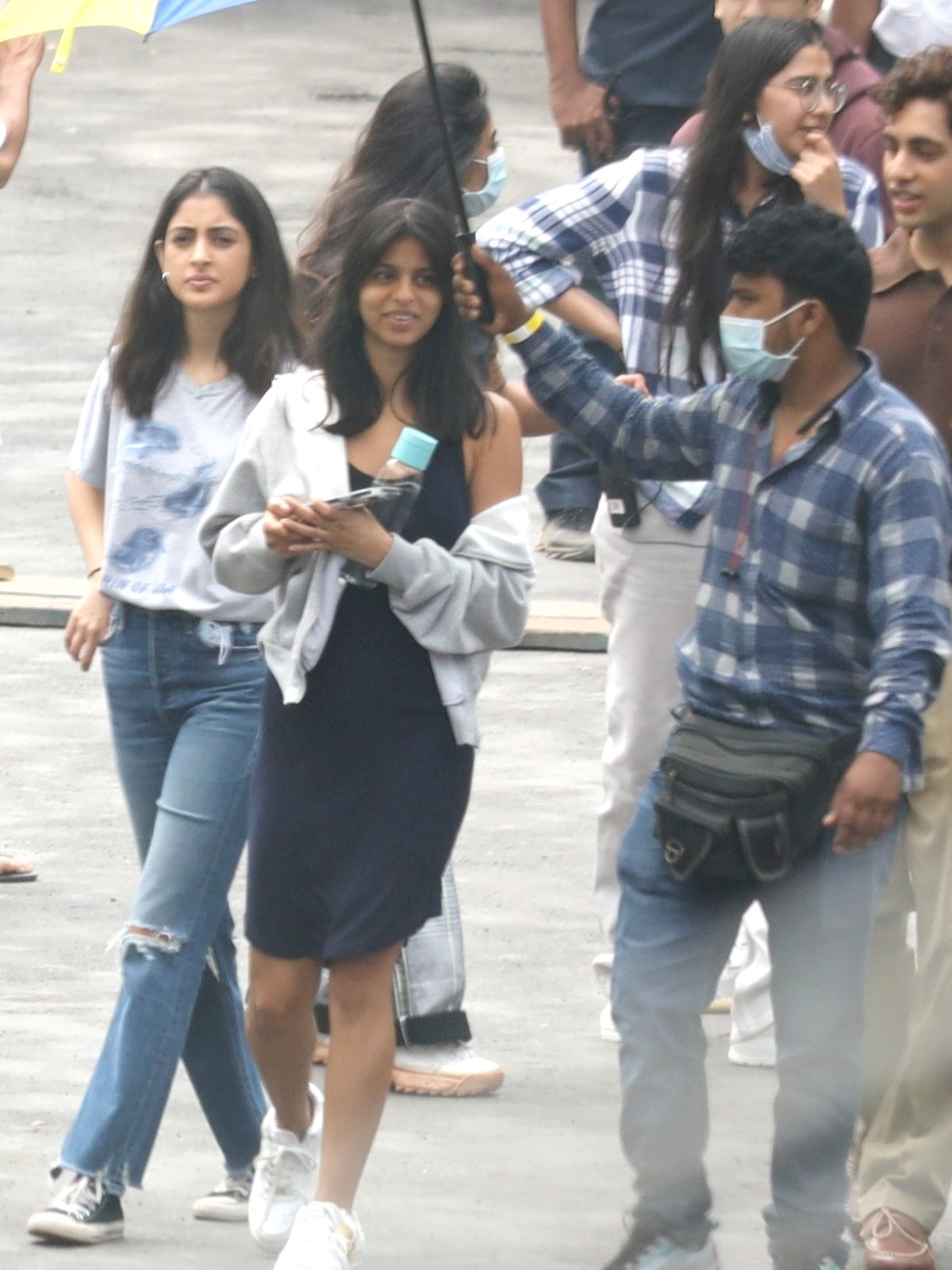 Suhana Khan Khushi Kapoor Agastya Nanda Start Shooting For Their Debut Film