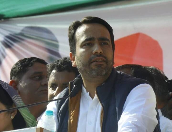 वहीं सपा के सहयोगी राष्ट्रीय लोकदल (रालोद) के जयंत चौधरी ने कहा कि चुनाव में किसानों को गुंडा, मवाली और आतंकवादी के साथ ही अस्सी-बीस की बात कही गई. वह ऐसी विचारधारा वाले लोगों से दूर ही रहते हैं.