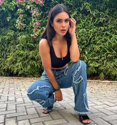 નેહા મલિકે બ્લેક ટોપમાં આપ્યા હોટ પોઝ, જુઓ હોટ તસવીરો