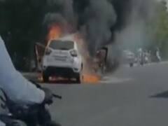 Noida Expressway: नोएडा एक्सप्रेस-वे पर चलती कार में लगी आग, बाल-बाल बची यात्रियों की जान