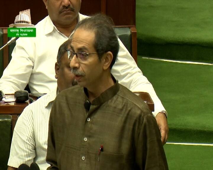 आता दाऊदच्या नावाने मतं मागणार का? दाऊद आहे कुठे?आधी रामाच्या नावाने मतं मागितली आता दाऊदच्या नावाने मतं मागणार का? मग तो दाऊद आहे कुठं हे कुणालाच माहिती नाही. दाऊदला आम्ही फरफडत आणू असं म्हटलं होतं, ओसामाला मारलं तसं दाऊदच्या घरात घुसून त्याला मारा, देशद्रोहाच्या विरोधात आम्ही आहोतच, त्यात दुमत नाही.