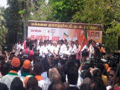 BJP Protest: “நீட் தேர்வு பயிற்சி வகுப்புகள் நிறுத்தம்: பயனில்லாத பட்ஜெட்”: சாலையில் இறங்கிய பாஜக