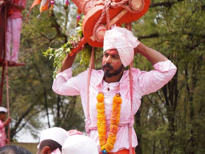 पण, या विरोधाला न जुमानता तो कौल लावतो आणि यंदाचा बगाड्याचा मान रायभान विधाते अर्थात राया यालाच मिळतो. याच दरम्यान कृष्णाची जन्मपत्रिका रायला सापडते, तो ती गुरुजींना दाखवतो आणि गुरुजी सांगतात की, येत्या 7 दिवसांत तिचा मृत्यूयोग आहे.