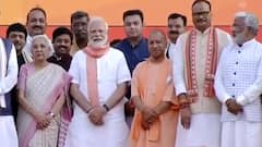 CM Yogi Cabinet: दो डिप्टी सीएम समेत कुल 52 मंत्रियों ने ली शपथ, Yogi के गांव में जश्न