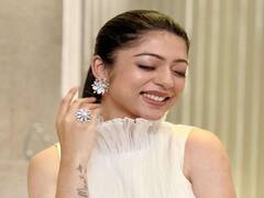 Varsha Bollamma Photos: వయ్యారాల వర్ష బొల్లమ్మ