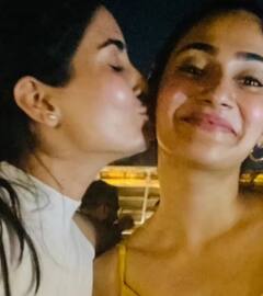 Actress Losliya : பிக்பாஸ் புகழ் லாஸ்லியா பிறந்தநாள் கொண்டாட்ட புகைப்படங்கள்!