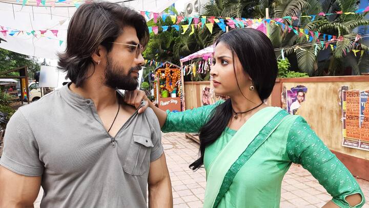 দোলের দিন তার মটকা ভাঙা দেখেই বিভোর অর্জুন। সম্পর্কের টানাোপোড়েনের সঙ্গী হবে প্রেম, তিন বোনের সংগ্রামের গল্প বলবে এই ধারাবাহিক।