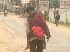 Surguja: सामुदायिक स्वास्थ्य केंद्र में व्यवस्था की खुली पोल, कंधे पर बेटी का शव ले जाने को मजबूर हुआ पिता