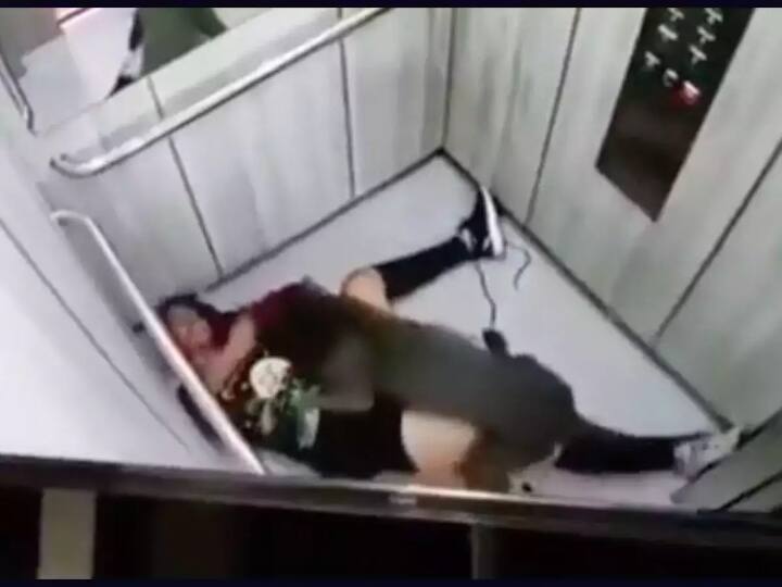 Colombian woman dragging herself into lift as her pitbull dog continues to attack her violently- Watch Video Watch Video: திடீரென கடிக்க ஆரம்பித்த நாய்: லிப்ட்டில் ஏறி உயிர் தப்பித்த இளம்பெண் - அதிர்ச்சி வீடியோ..!