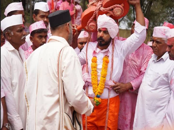 ‘मन झालं बाजिंद’ ही मालिका आता एका विलक्षण वळणावर आली आहे आणि प्रेक्षकांनी नुकतंच मालिकेत पाहिलं की, कृष्णाचा जीव वाचवण्यासाठी तिला घटस्फोट द्यायचा निर्णय रायाने घेतला.