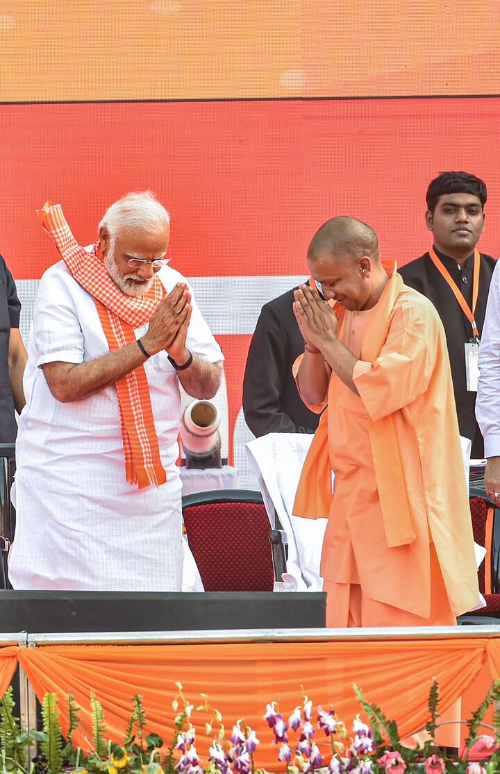 তোমারে প্রণাম ! উত্তরপ্রদেশ নির্বাচনে হাজারো বিরোধিতা সত্ত্বেও যোগীর ওপরই আস্থা রেখেছিলেন মোদি-শাহ। অবশেষে যার ফল পেলেন হাতেনাতে।