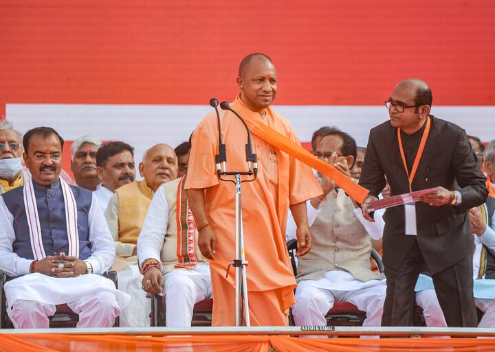 যোগীর মন্ত্রিসভায় এবার স্থান পেয়েছেন মুসলিম নেতা দানিশ আজাদ। যাকে রাজনৈতিক বিশেষজ্ঞরা 'পলিটিক্যাল মাস্টারস্ট্রোক' বলেই দেখছেন।