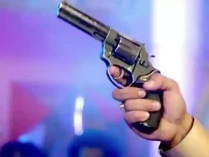 Kushinagar: बदमाश और पुलिस के बीच मुठभेड़, एक को दबोचा, फिल्म 'द कश्मीर फाइल्स' विवाद में युवकों को मारी थी चाकू