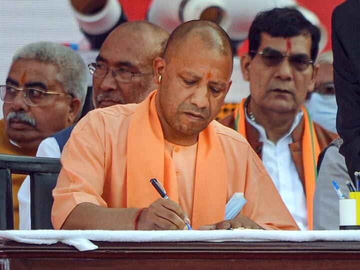Yogi 2.0 Cabinet Meeting: खत्म हुई योगी के नए कैबिनेट की पहली बैठक, मंत्रियों का कराया गया परिचय, कल सुबह दस बजे फिर होगी बैठक Yogi Adityanath Shapath Grahan Live Updates UP CM Oath Ceremony PM Modi Amit Shah Ekana Stadium Lucknow Yogi 2.0 Cabinet Meeting: खत्म हुई योगी के नए कैबिनेट की पहली बैठक, मंत्रियों का कराया गया परिचय, कल सुबह दस बजे फिर होगी बैठक
