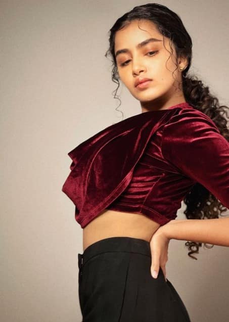 கோமள வள்ளி வள்ளி கண்களால் கொல்லும் வில்லி