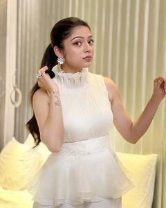 Varsha Bollamma Photos: వయ్యారాల వర్ష బొల్లమ్మ