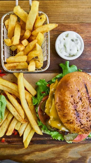 ફાસ્ટફૂડ  ખાતાં પહેલા  તેના આ નુકસાન જાણી લો, થઇ શકે છે આ બીમારી