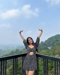 Deepthi Sunaina Photos: ప్రకృతి ఒడిలో సేదతీరుతోన్న దీప్తి సునయన