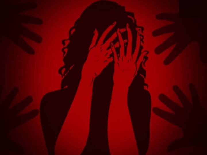 Uttar Pradesh 2 juveniles among 10 held for gang physical abuse woman, thrashing husband Muzaffarnagar Crime: கணவரை சித்ரவதை செய்து, மனைவிக்கு கூட்டுப்பாலியல் வன்கொடுமை.. 2 சிறுவர்கள் உட்பட 10 பேர் கைது..