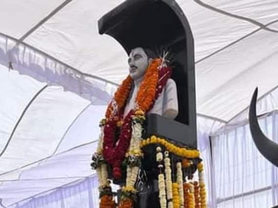 Pravir Chandra Bhanj Deo Death Anniversary: कौन थे महाराजा प्रवीर चंद्र भंजदेव, जिन्हें भगवान की तरह पूजते हैं बस्तरवासी Pravir Chandra Bhanj Deo Death Anniversary: कौन थे महाराजा प्रवीर चंद्र भंजदेव, जिन्हें भगवान की तरह पूजते हैं बस्तरवासी