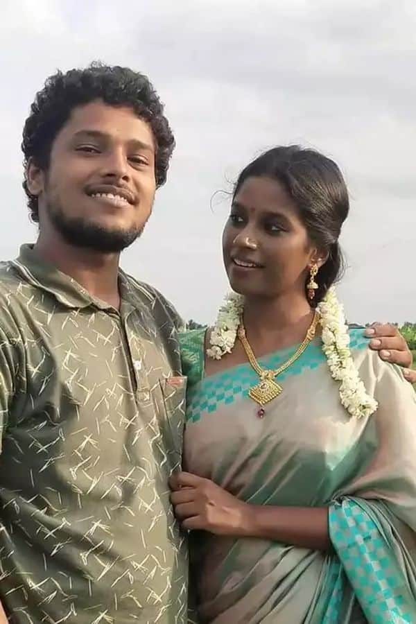 ஆகாஷ் என்பவரை காதலித்து திருமணம்