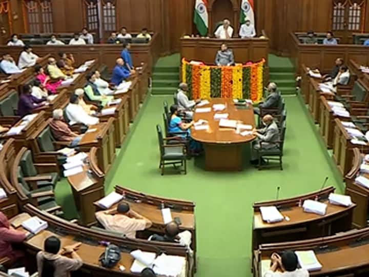 Delhi Arvind Kejriwal government will give tablets to all MLA For Automation Project Delhi News: दिल्ली की केजरीवाल सरकार सभी विधायकों को देगी टैबलेट, ऑनलाइन होंगे सारे काम