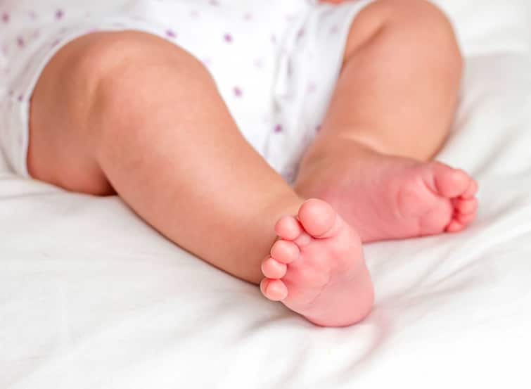 Andhra Pradesh: Ailing Infant Dies Amidst Traffic As Minister's Procession Blocks Road Andhra Pradesh: Ailing Infant Dies Amidst Traffic As Minister's Procession Blocks Road
