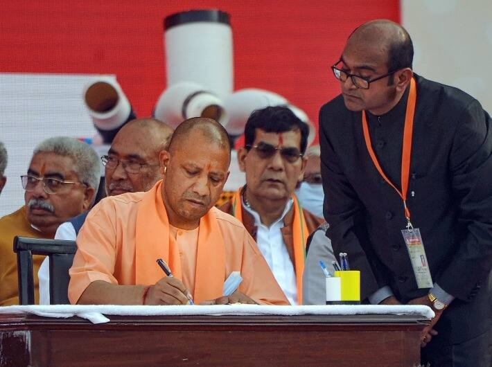 राज्य मंत्री (स्वतंत्र प्रभार) के रूप में नितिन अग्रवाल, कपिलदेव अग्रवाल, रविंद्र जायसवाल, संदीप सिंह, गुलाब देवी, गिरीश चंद्र यादव, धर्मवीर प्रजापति, असीम अरुण, जे. पी. एस. राठौर, दयाशंकर सिंह, नरेंद्र कश्यप, दिनेश प्रताप सिंह, अरुण कुमार सक्सेना और दयाशंकर मिश्र दयालु ने शपथ ली.