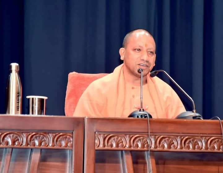 योगी आदित्यनाथ की सैलरी हर महीने 3.65 लाख रुपये है.